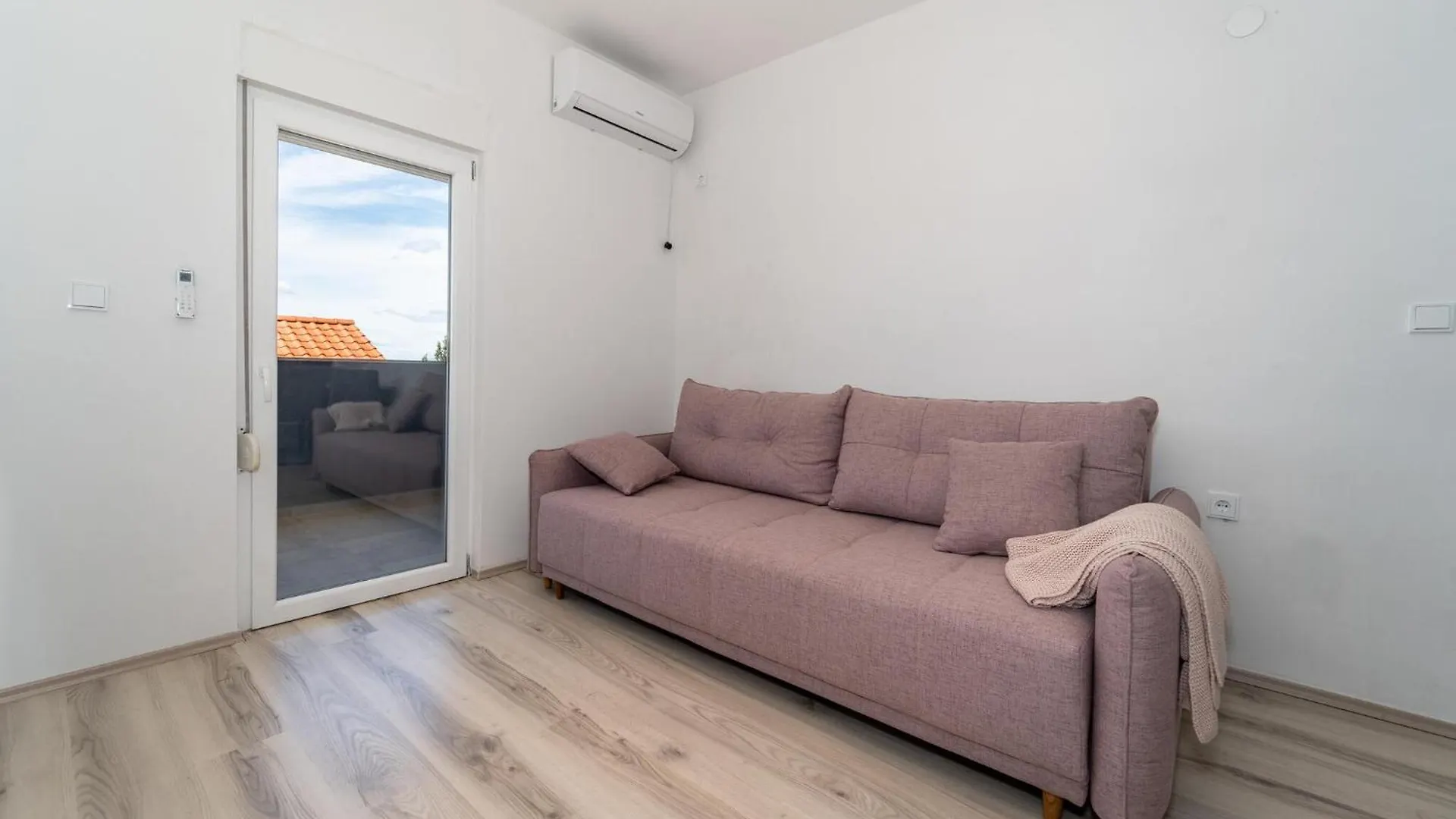 1 Bedroom Beautiful Apartment In Gornji Karin