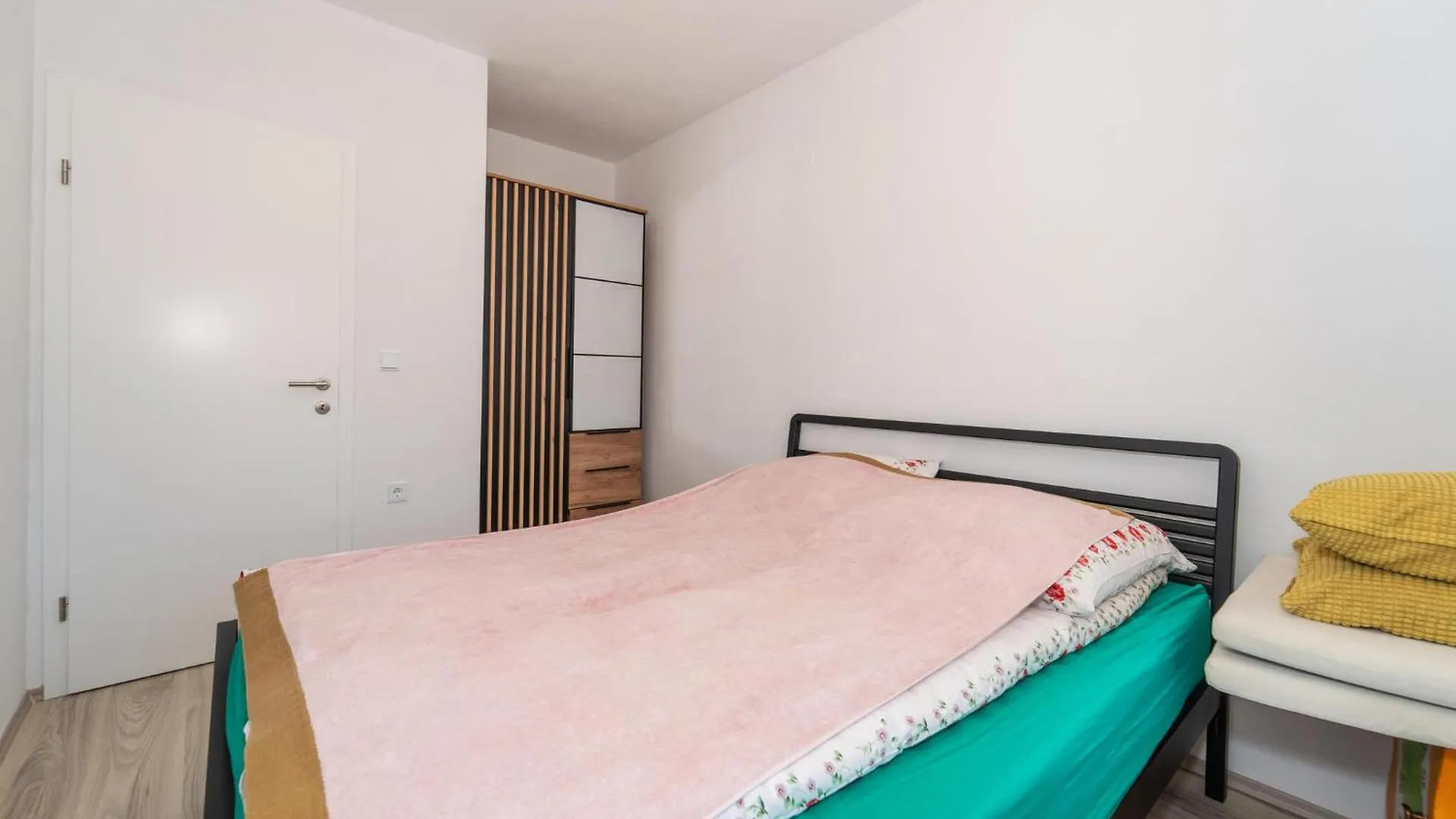1 Bedroom Beautiful Apartment In Gornji Karin