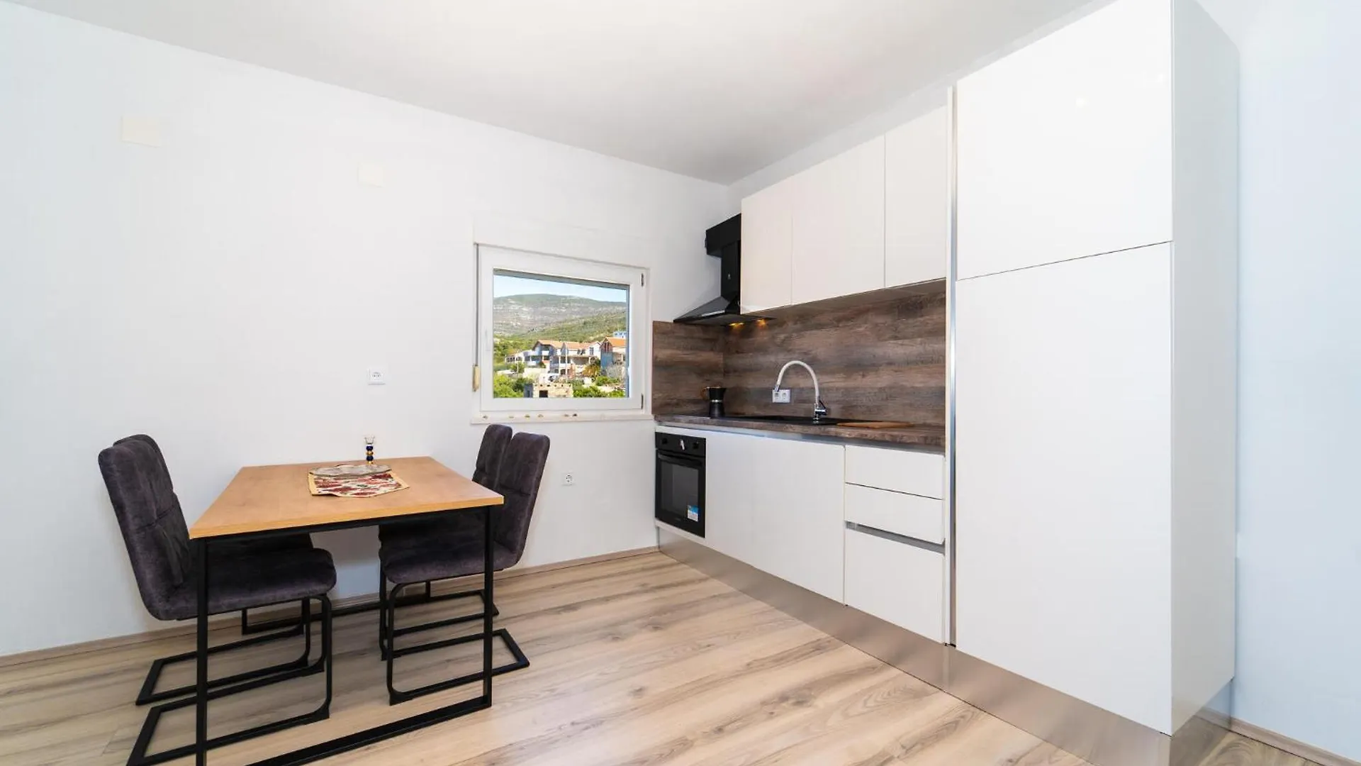 1 Bedroom Beautiful Apartment In Gornji Karin Kroatien
