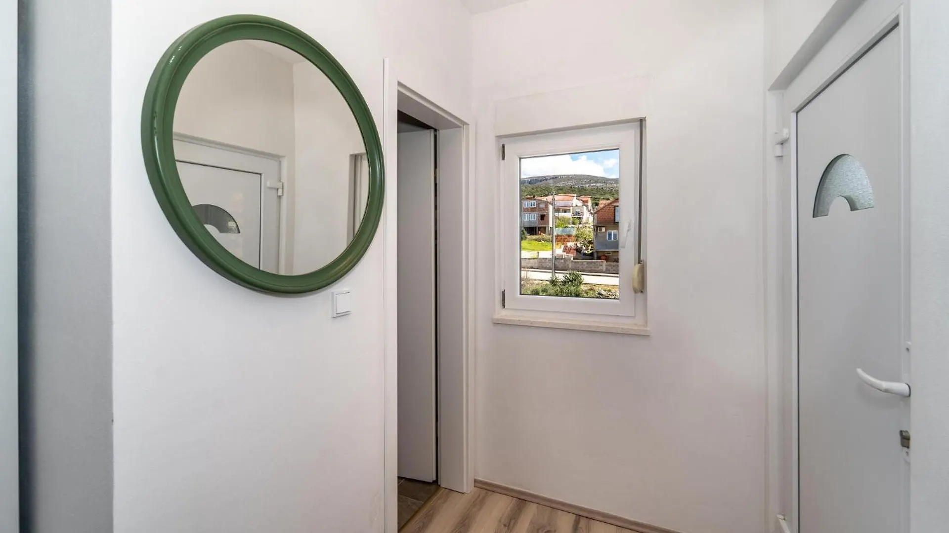1 Bedroom Beautiful Apartment In Gornji Karin