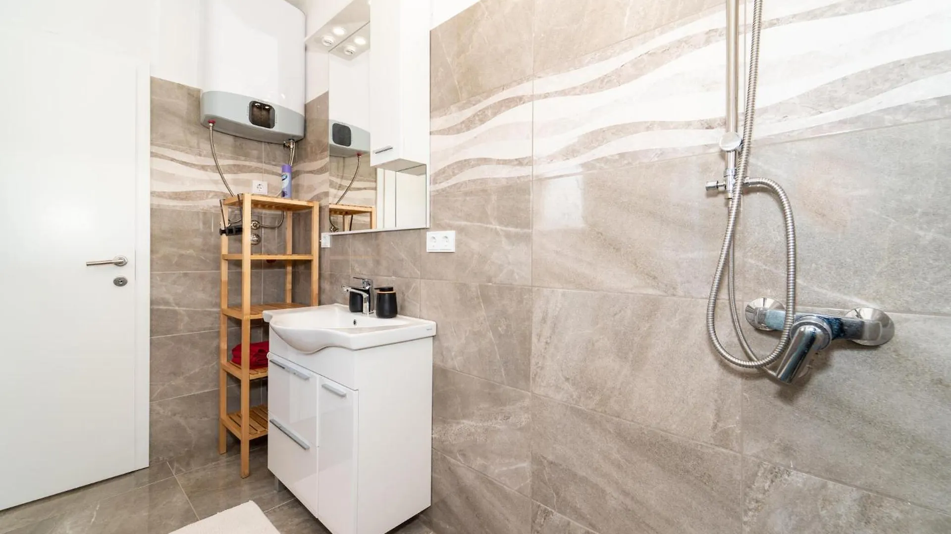1 Bedroom Beautiful Apartment In Gornji Karin