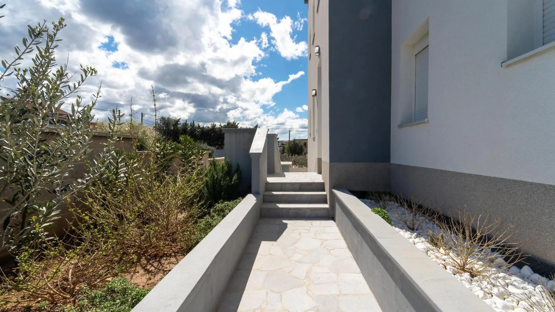 1 Bedroom Beautiful Apartment In Gornji Karin