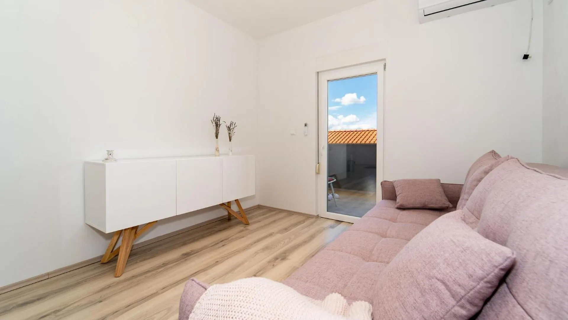 1 Bedroom Beautiful Apartment In Gornji Karin