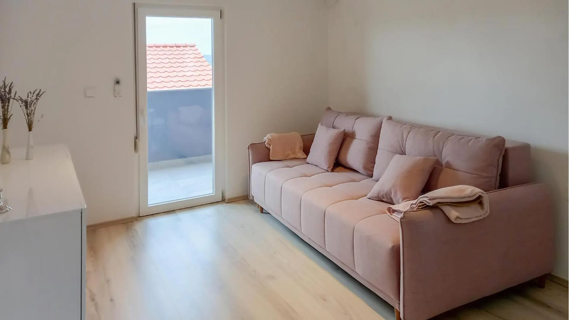 1 Bedroom Beautiful Apartment In Gornji Karin