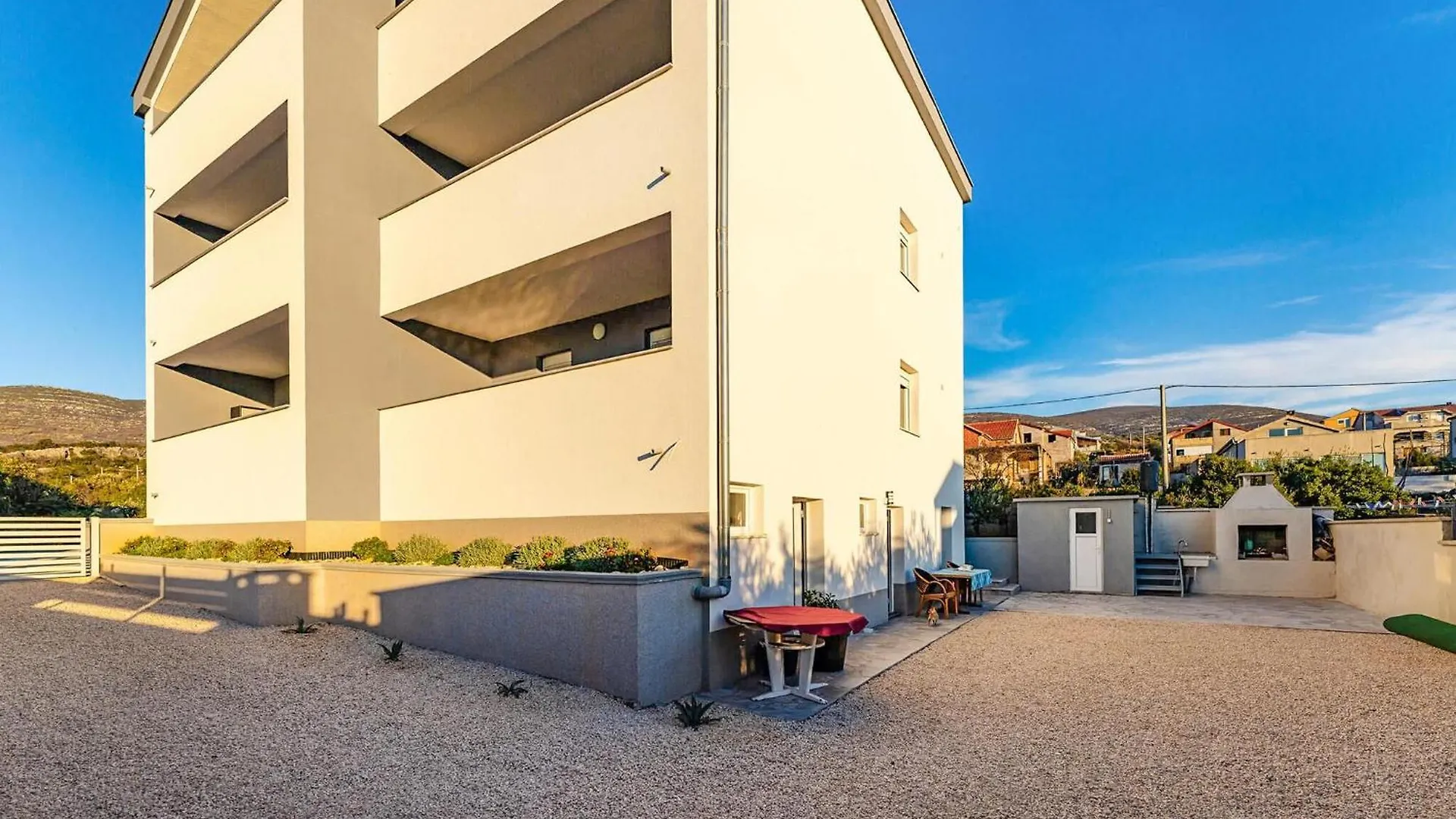 1 Bedroom Beautiful Apartment In Gornji Karin