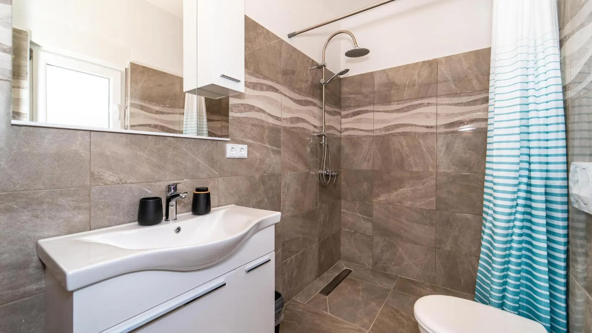 1 Bedroom Beautiful Apartment In Gornji Karin